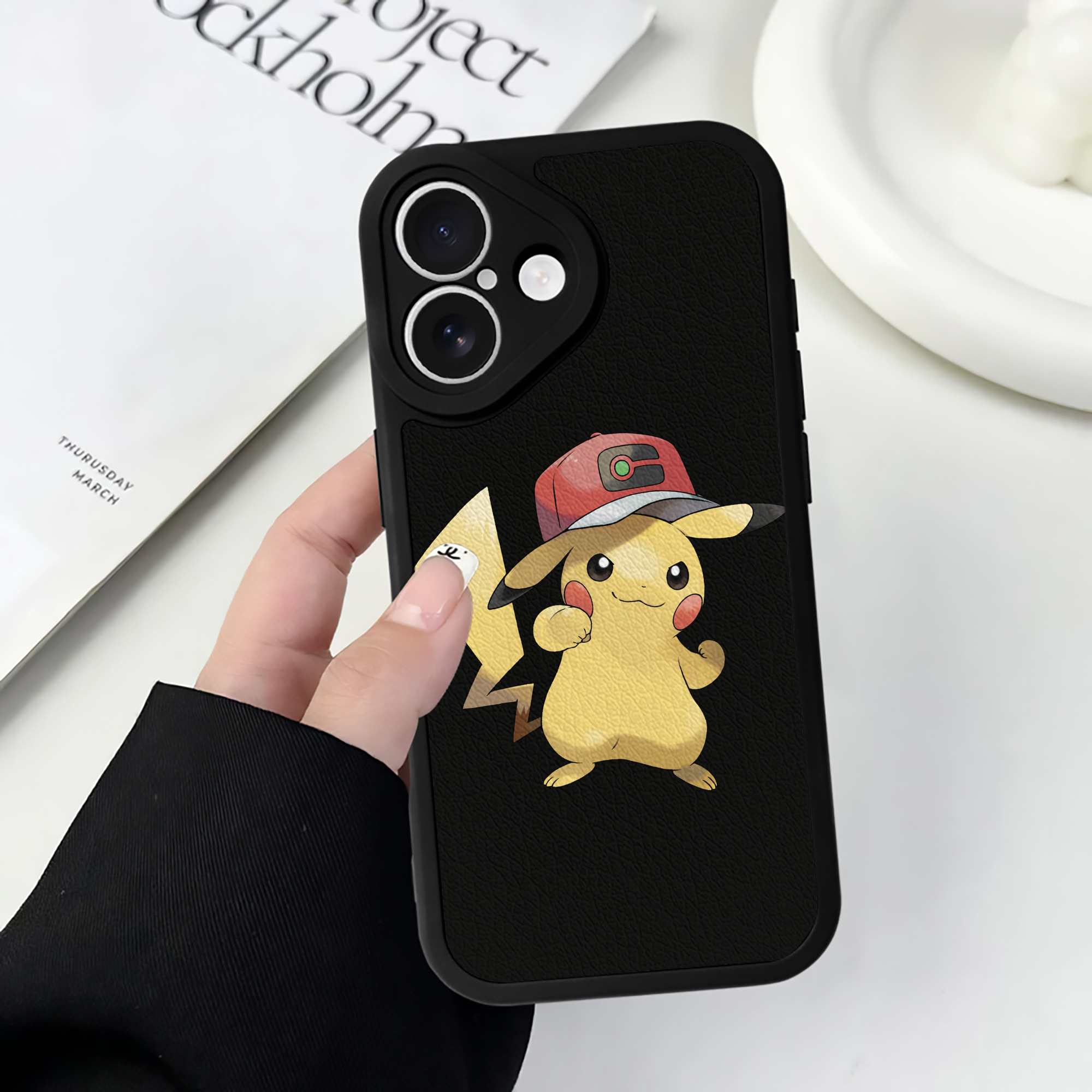 （画像用） ポケットモンスター Pokémon 【iPhone 16シリーズ対応】シリコンスマホケース（レザー調） 材質：シリコン